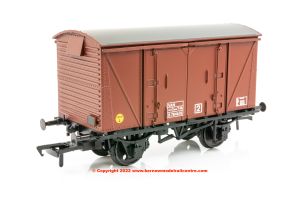 38-872 Bachmann BR 12 Ton Vanwide Ventilated Van number B784676 in BR Bauxite Late livery.