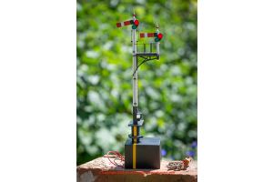 7L-001-005 Dapol Junction Signal GWR Right Hand with two arms shorter post to Right