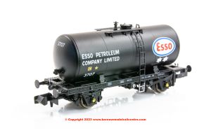 N35TB-101D Revolution Trains Class B Tank Wagon number 3705 - Esso