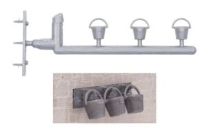 7C-004-003 Dapol Kitmaster 3 x Fire Buckets  Rack