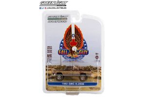 GL44965-F Greenlight Collectibles Fall Guy Stuntman 1982 GMC K-2500 Sierra Grande Wideside Dirty Version