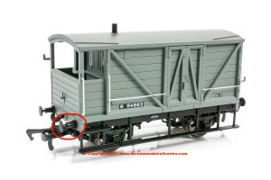 SB003-005 LSWR Road Van Buffer Shank - Black - ribbed shank