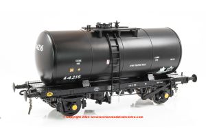 1019 Heljan 35 Ton B Tank number 44216 - ESSO Lube Traffic Only Black