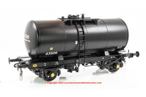 1020 Heljan 35 Ton B Tank number 43506 - ESSO Black unbranded