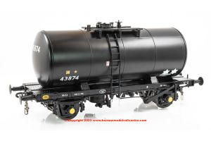 1021 Heljan 35 Ton B Tank number 43874 - ESSO Black unbranded
