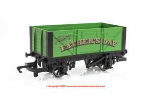 R60284 Hornby 2025 Fathers Day Wagon