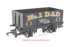 R60323 Hornby 2026 Fathers Day Wagon