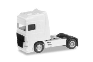 GM3930201 Gaugemaster DAF XF 105 SSC Tractor Unit White 2