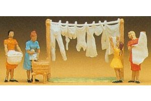 14050 Preiser Women Hanging Washing (4)