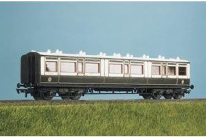 PC732 Parkside LMS Corridor composite corridor coach kit
